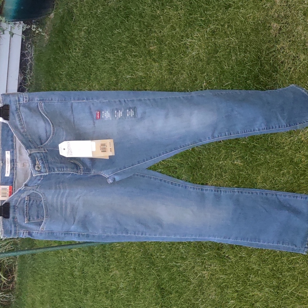 LEVI'S NWT 29/32 315 SHAPING BOOT CUT